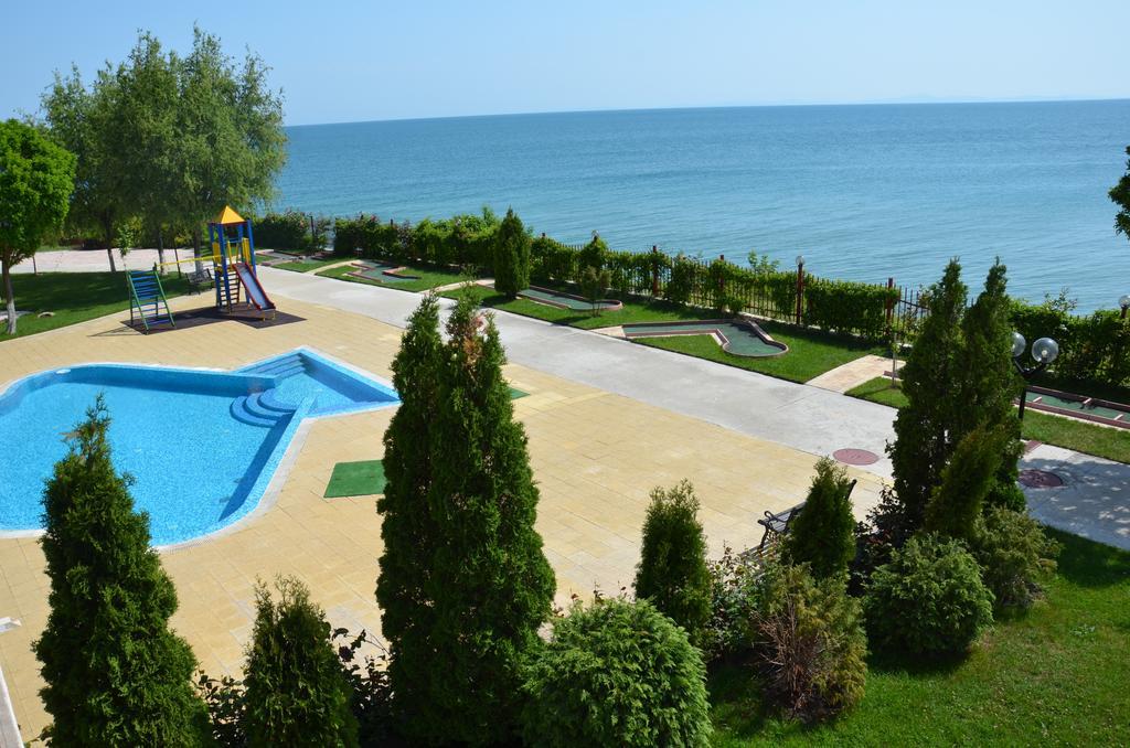 Single Private Apartments In Marina View Fort Beach Sveti Vlas Luaran gambar