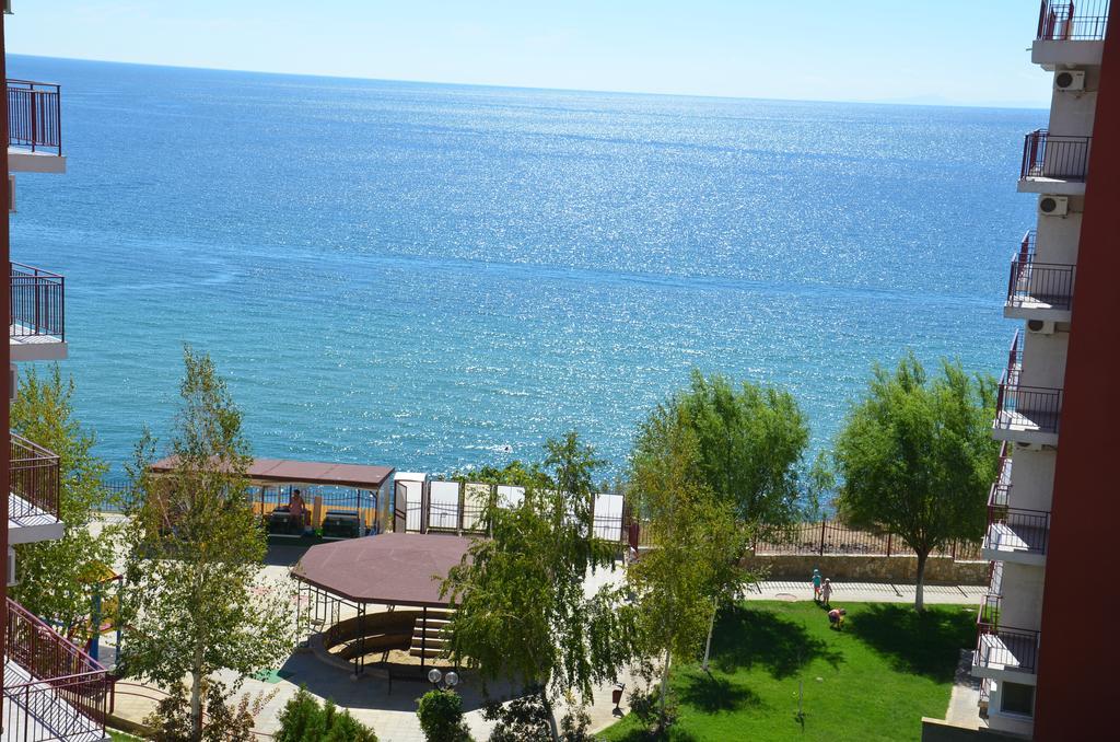 Single Private Apartments In Marina View Fort Beach Sveti Vlas Luaran gambar