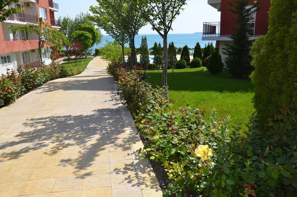Single Private Apartments In Marina View Fort Beach Sveti Vlas Luaran gambar