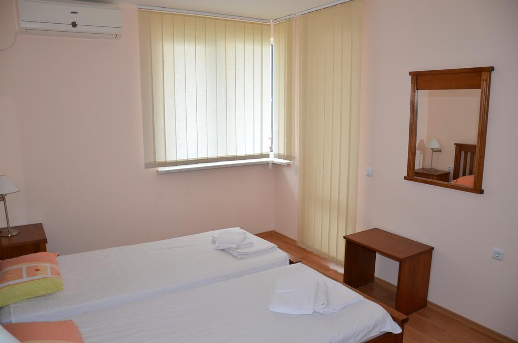 Single Private Apartments In Marina View Fort Beach Sveti Vlas Luaran gambar