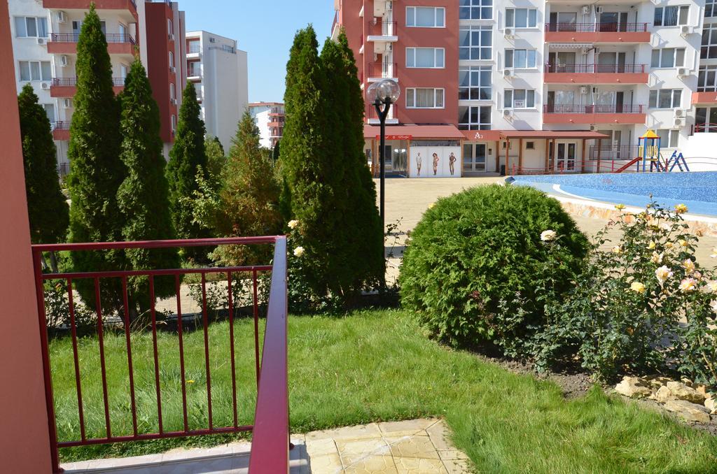 Single Private Apartments In Marina View Fort Beach Sveti Vlas Luaran gambar