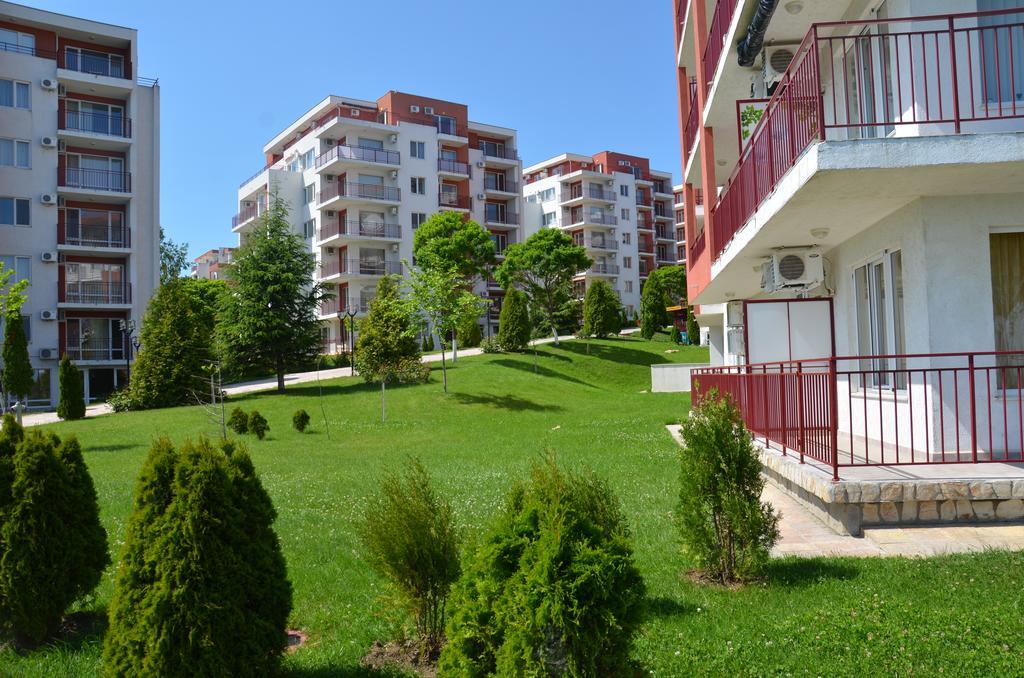 Single Private Apartments In Marina View Fort Beach Sveti Vlas Luaran gambar