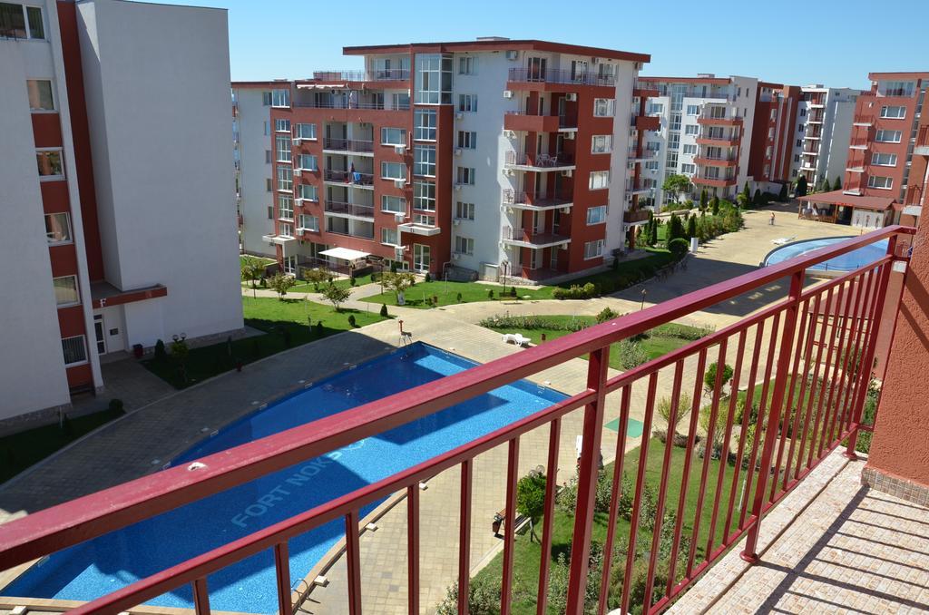 Single Private Apartments In Marina View Fort Beach Sveti Vlas Luaran gambar