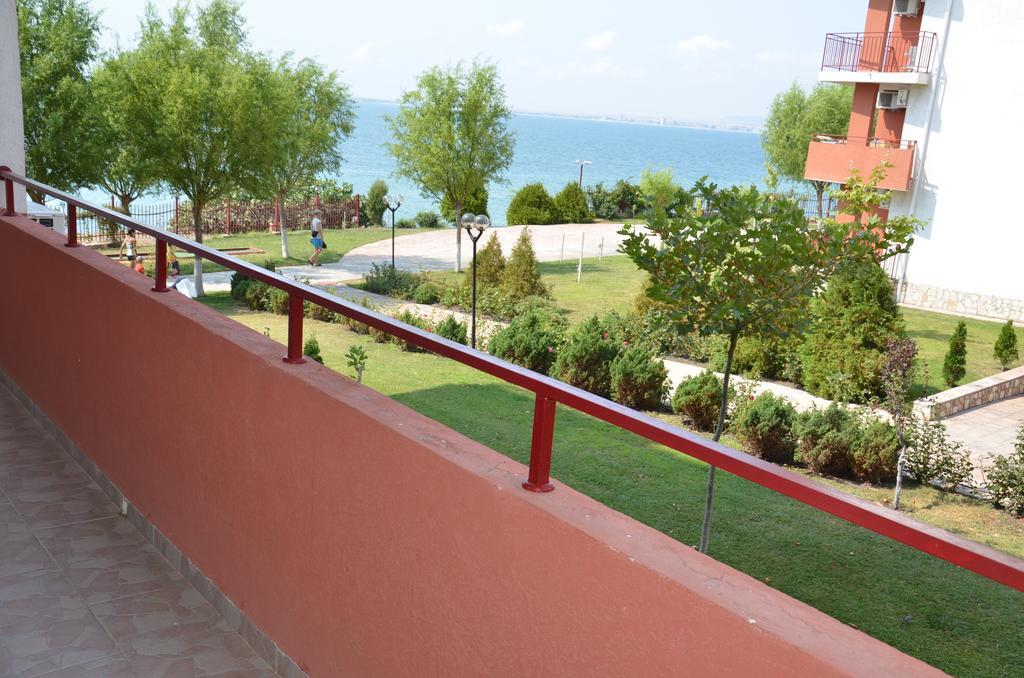 Single Private Apartments In Marina View Fort Beach Sveti Vlas Luaran gambar