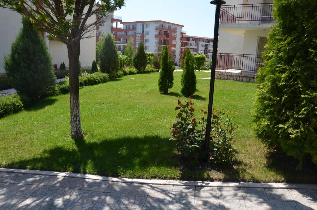 Single Private Apartments In Marina View Fort Beach Sveti Vlas Luaran gambar