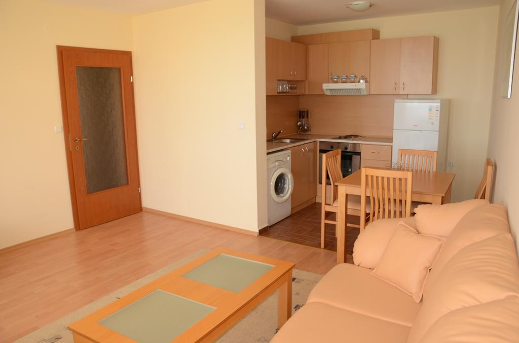 Single Private Apartments In Marina View Fort Beach Sveti Vlas Luaran gambar