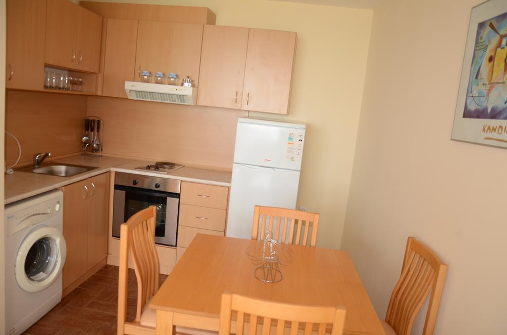 Single Private Apartments In Marina View Fort Beach Sveti Vlas Luaran gambar