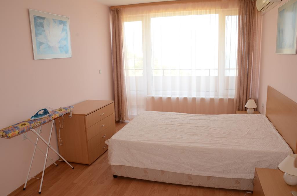 Single Private Apartments In Marina View Fort Beach Sveti Vlas Luaran gambar