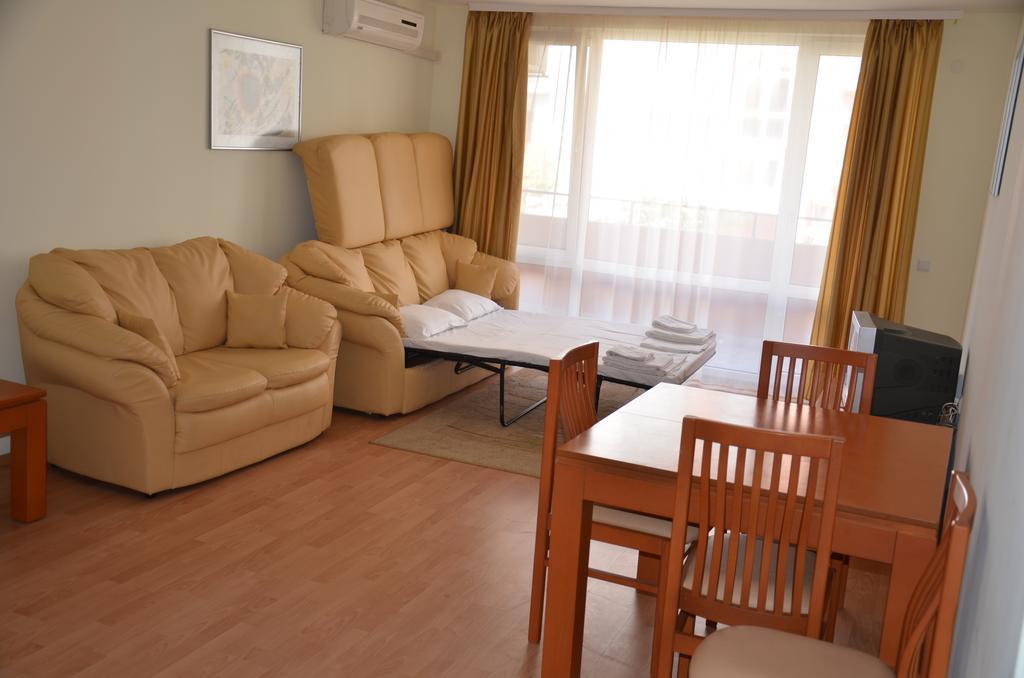 Single Private Apartments In Marina View Fort Beach Sveti Vlas Luaran gambar