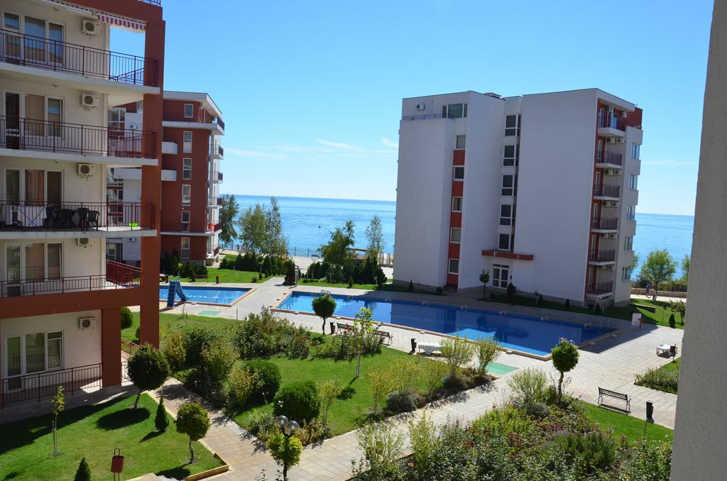 Single Private Apartments In Marina View Fort Beach Sveti Vlas Luaran gambar