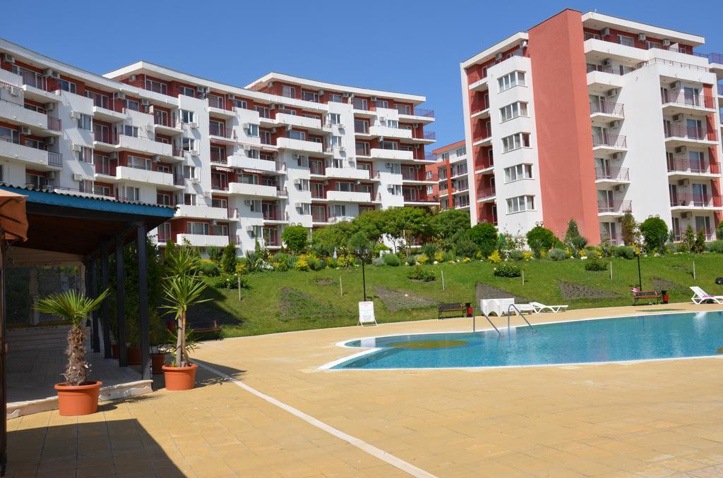 Single Private Apartments In Marina View Fort Beach Sveti Vlas Luaran gambar