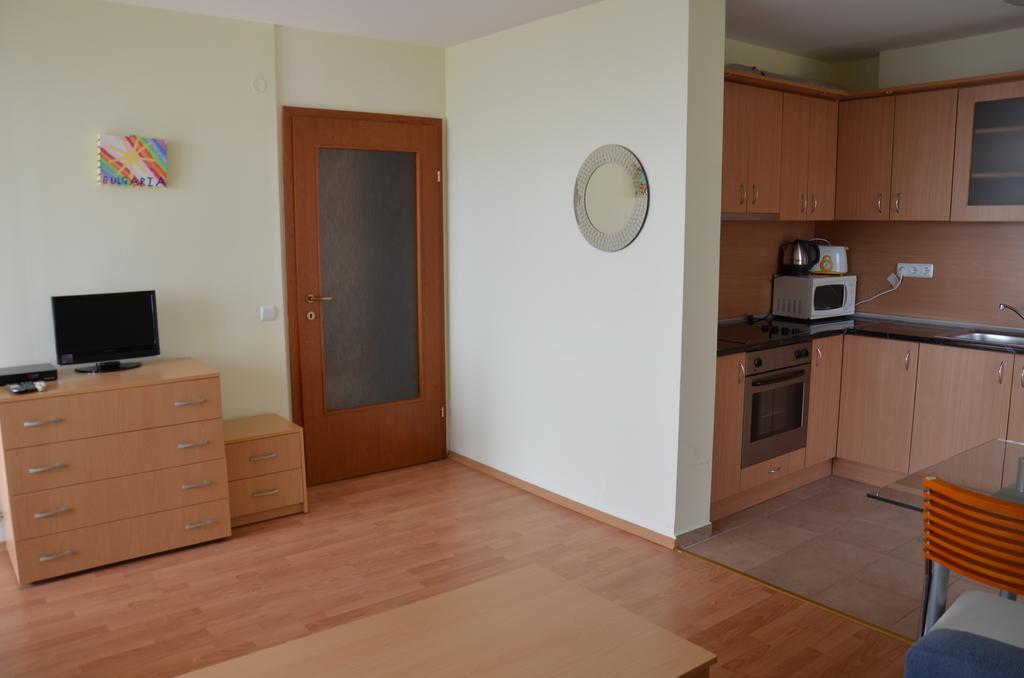 Single Private Apartments In Marina View Fort Beach Sveti Vlas Luaran gambar