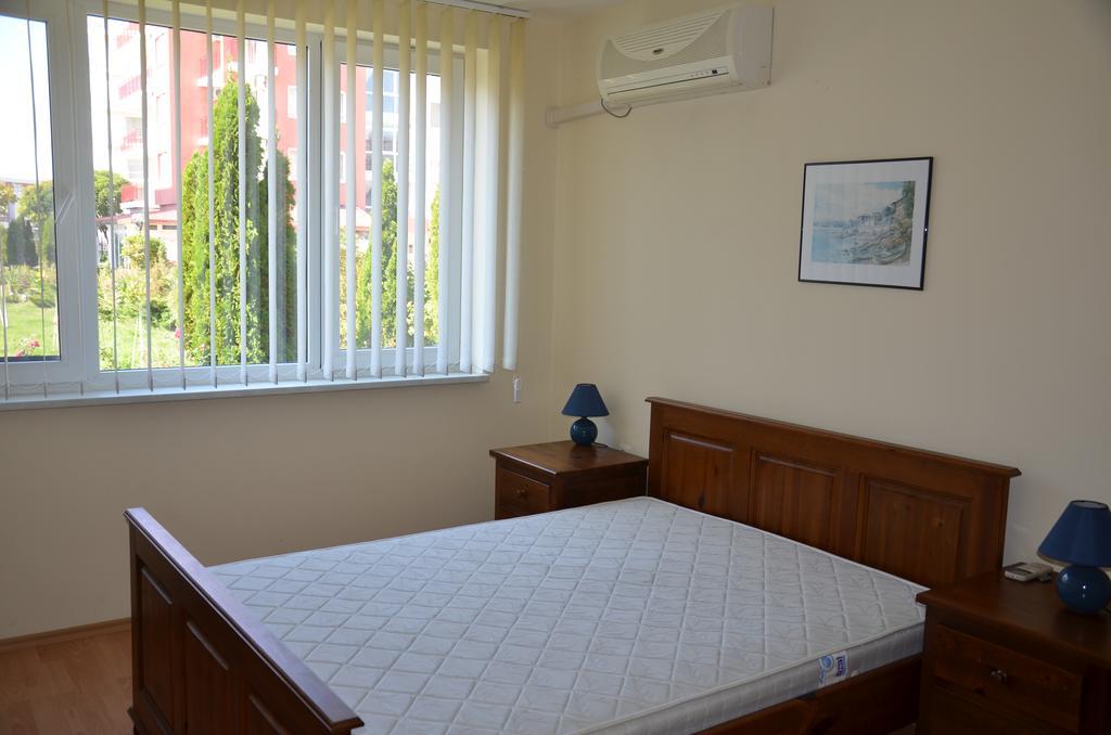 Single Private Apartments In Marina View Fort Beach Sveti Vlas Luaran gambar