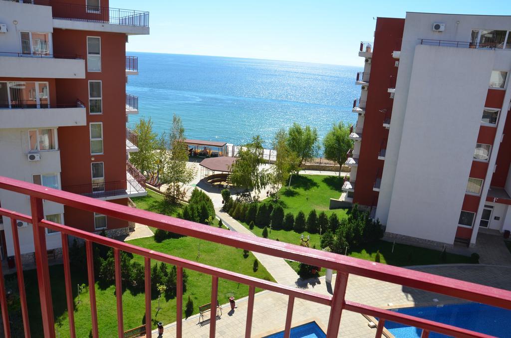 Single Private Apartments In Marina View Fort Beach Sveti Vlas Luaran gambar