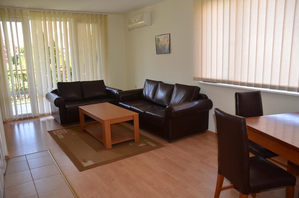 Single Private Apartments In Marina View Fort Beach Sveti Vlas Luaran gambar