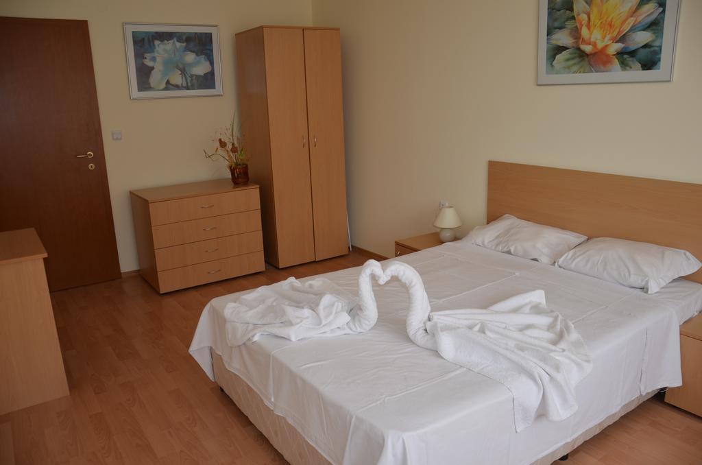 Single Private Apartments In Marina View Fort Beach Sveti Vlas Luaran gambar