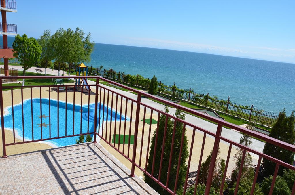 Single Private Apartments In Marina View Fort Beach Sveti Vlas Luaran gambar