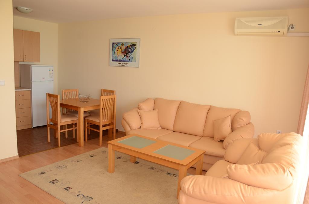 Single Private Apartments In Marina View Fort Beach Sveti Vlas Luaran gambar