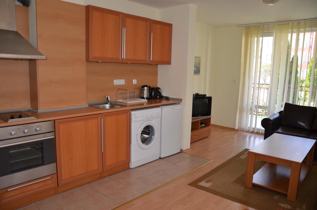 Single Private Apartments In Marina View Fort Beach Sveti Vlas Luaran gambar