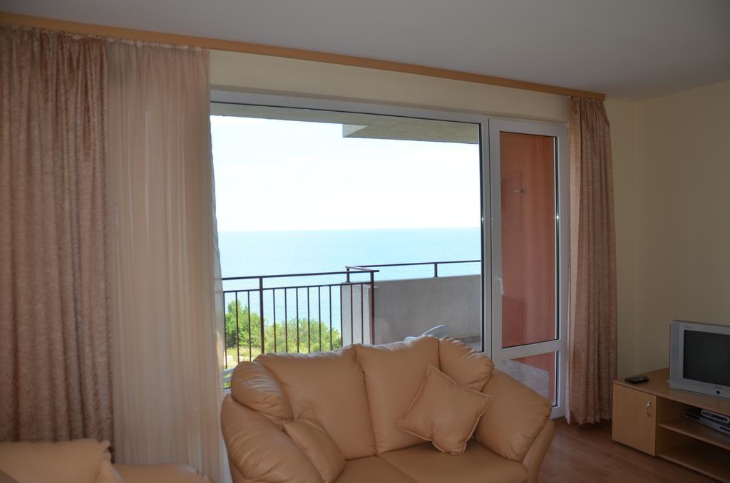 Single Private Apartments In Marina View Fort Beach Sveti Vlas Luaran gambar