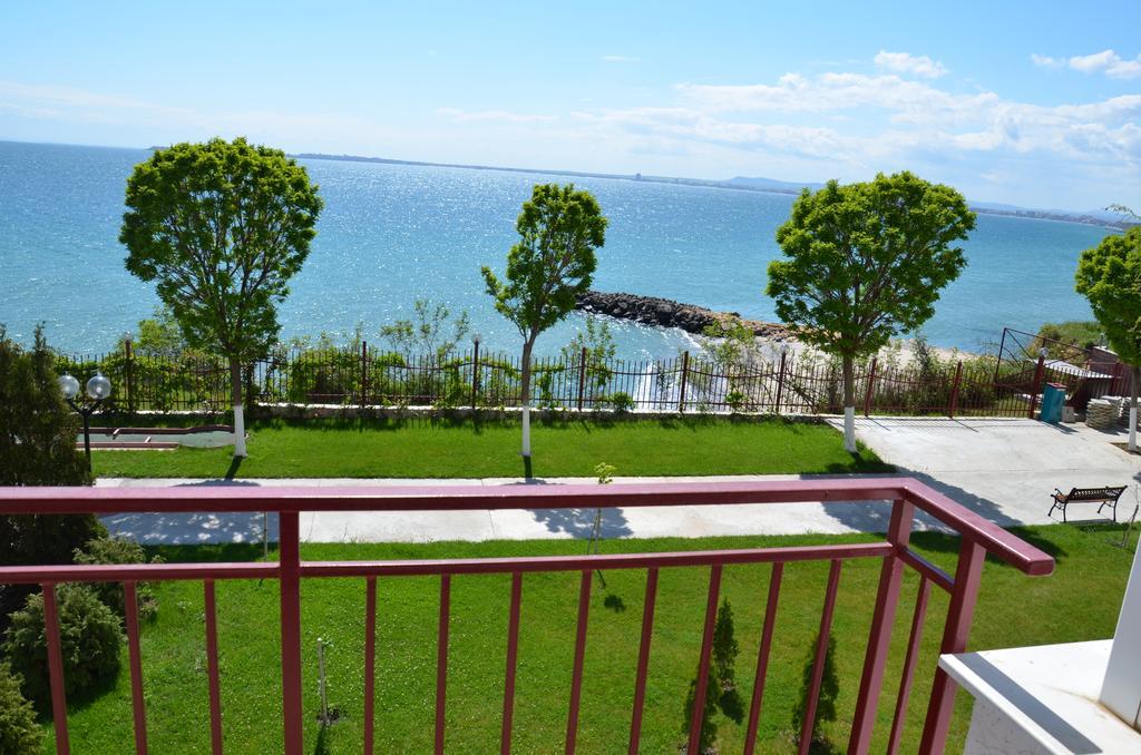 Single Private Apartments In Marina View Fort Beach Sveti Vlas Luaran gambar